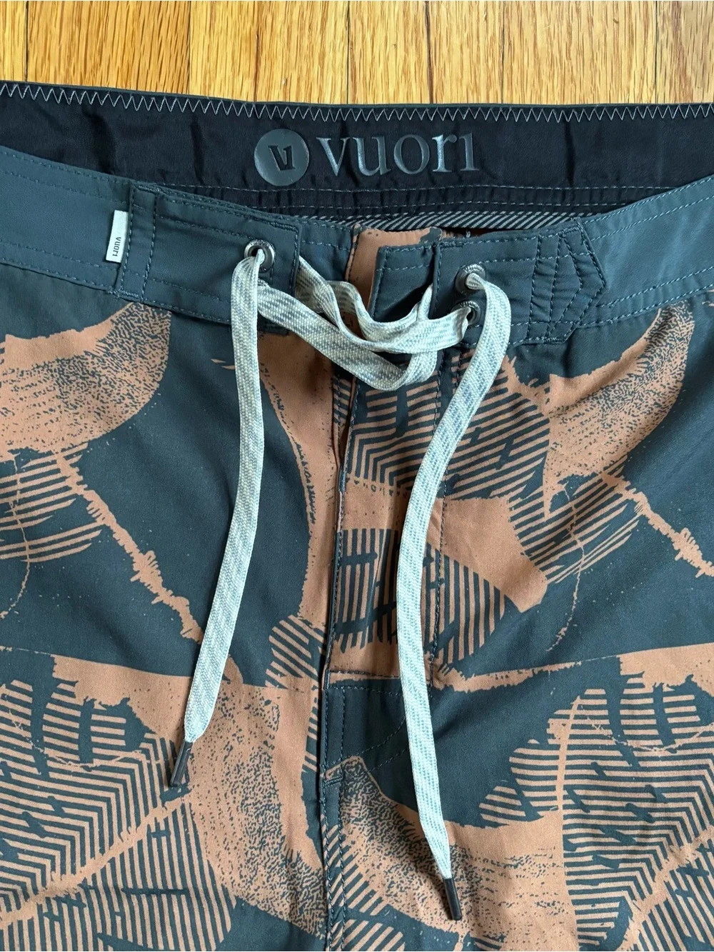 Vuori Cruise Palo Santo Leaf-Print Board Shorts 36
